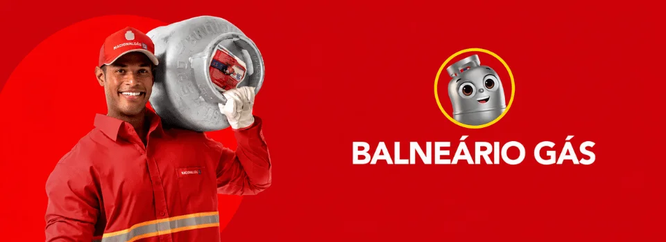 Entregador do Balneário Gás com botijão